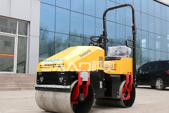 <b>小型振动压路机施工注意事项</b>